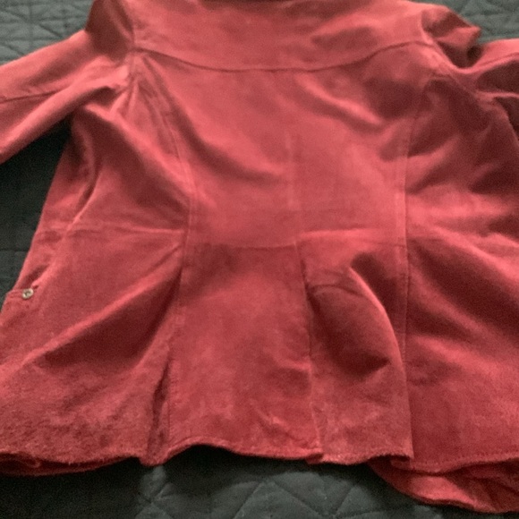 Fall 2025 colour trend

Burgundy / Maroon Vintage BUM Equipment suede jacket - Picture 10 of 10